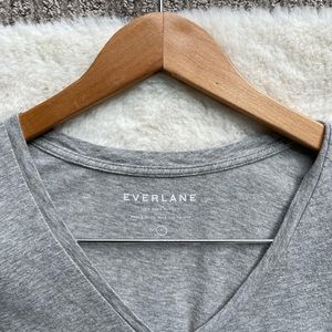 Everlane Organic Cotton V-Neck Tee